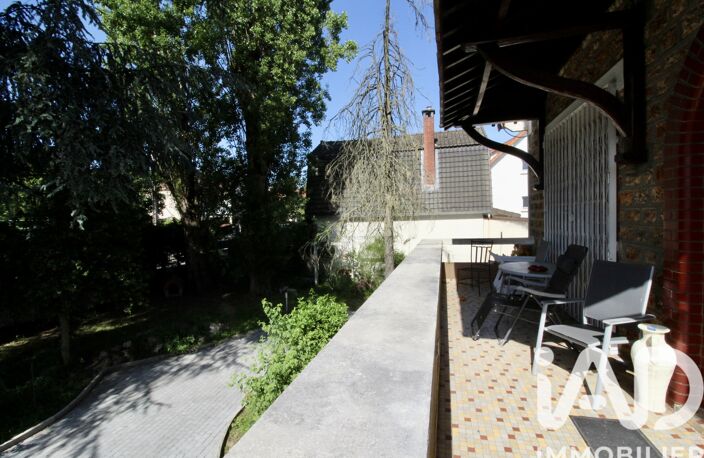 Vente Maison/villa 9 pièces — photo 2
