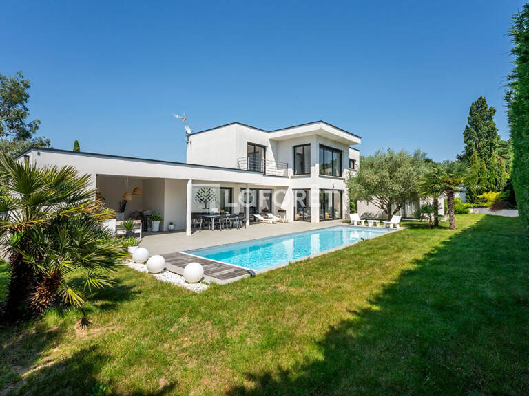 Villa Saint-Bonnet-de-mure -258m2 - Terrain - Pisicine — photo 1