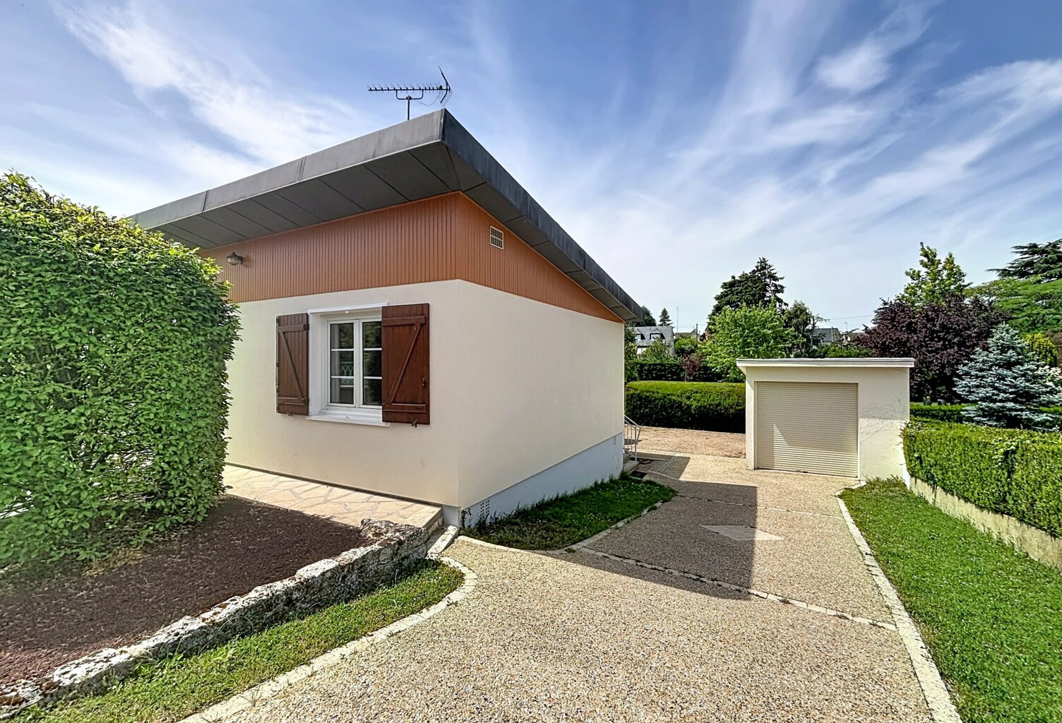 EXCLUSIVITÉ- LA CHAUSSÉE SAINT VICTOR- Pavillon Plain- Pied — photo 1