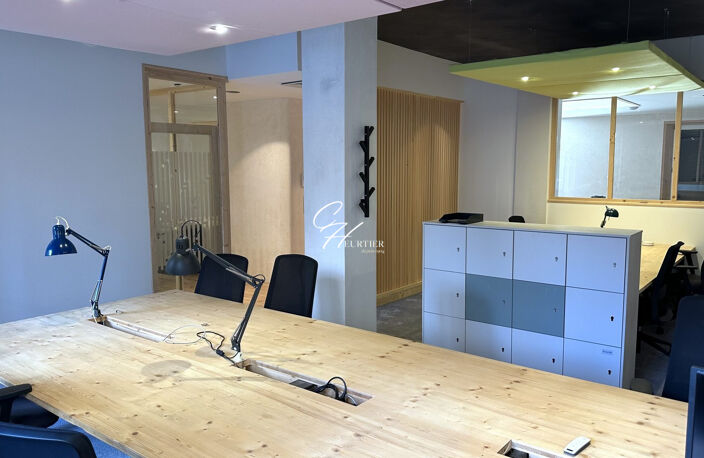 BUREAUX À VENDRE - 150 m² ENTIÈREMENT RÉNOVÉS - GRENOBLE CE — photo 5