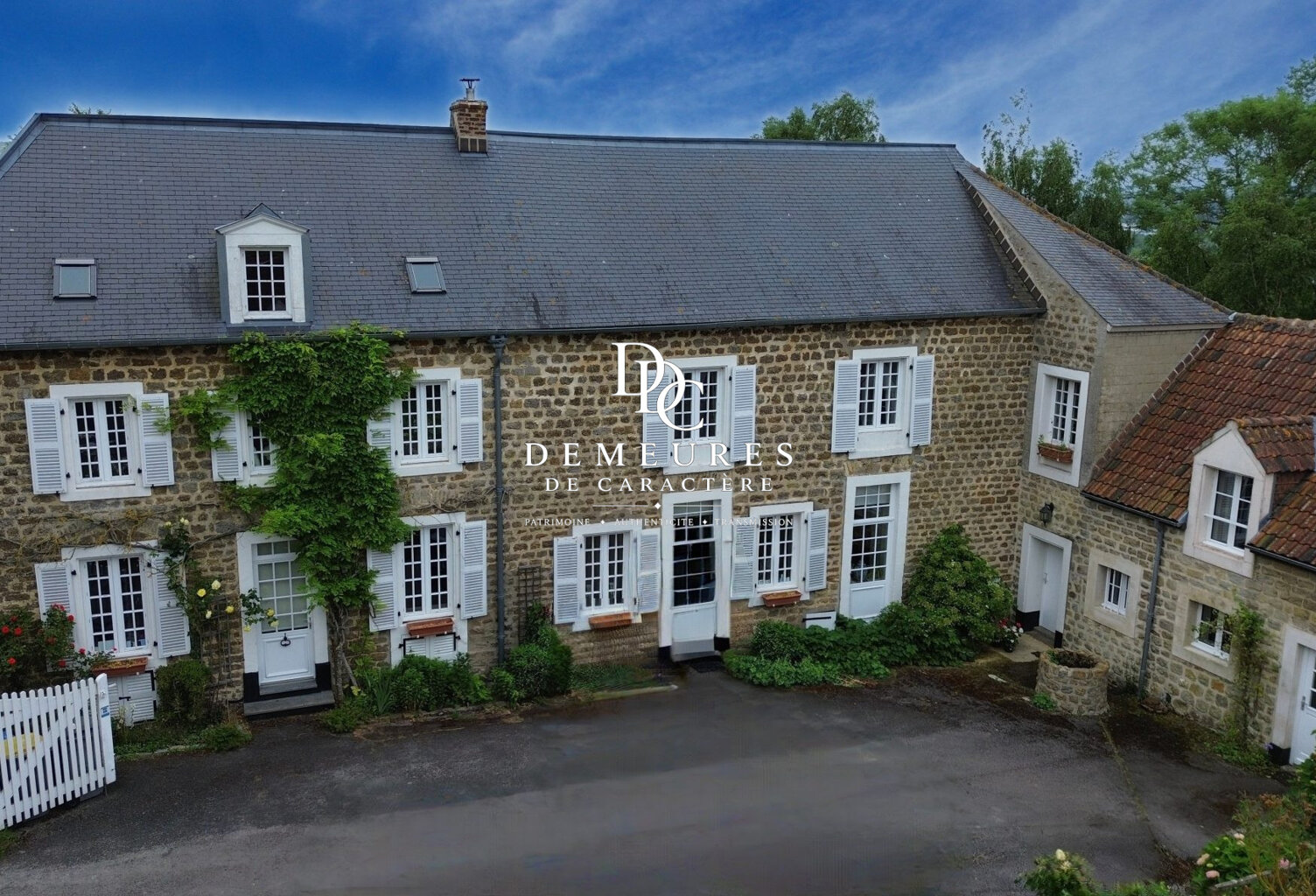 PROPRIÉTÉ ROCHE, BOULOGNE - 5 HECTARES - 8 GÎTES- — photo 1