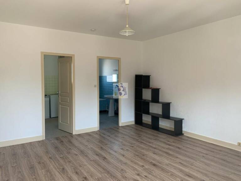 ANGOULEME PROCHE LA MADELEINE  APPT TYPE F1 — photo 1