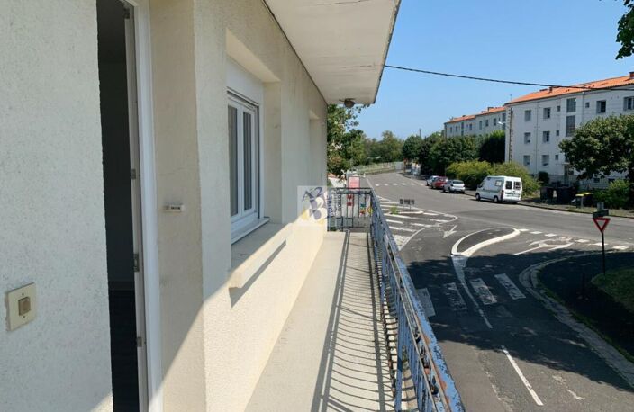 ANGOULEME PROCHE LA MADELEINE  APPT TYPE F1 — photo 3