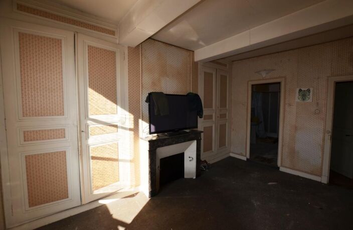 Exclusivité: immeuble (maison à usage d'habitation avec garage et cour de 25m²) à rénover entièrement au coeur de la ville de Condom dans le Gers — photo 5