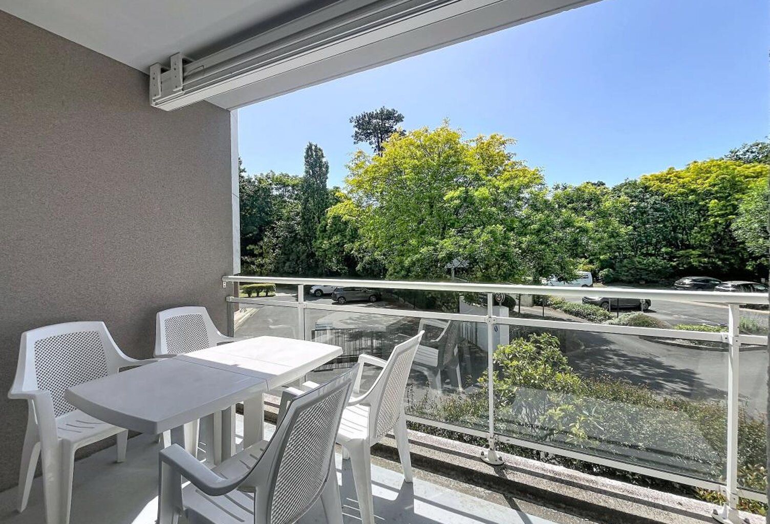 Grand studio avec balcon À Vendre la rochelle proche parc franck delmas — photo 1