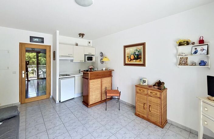 Grand studio avec balcon À Vendre la rochelle proche parc franck delmas — photo 3