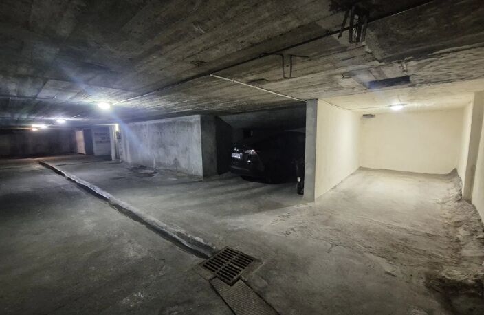 PARKING - RUE BOTTERO — photo 2