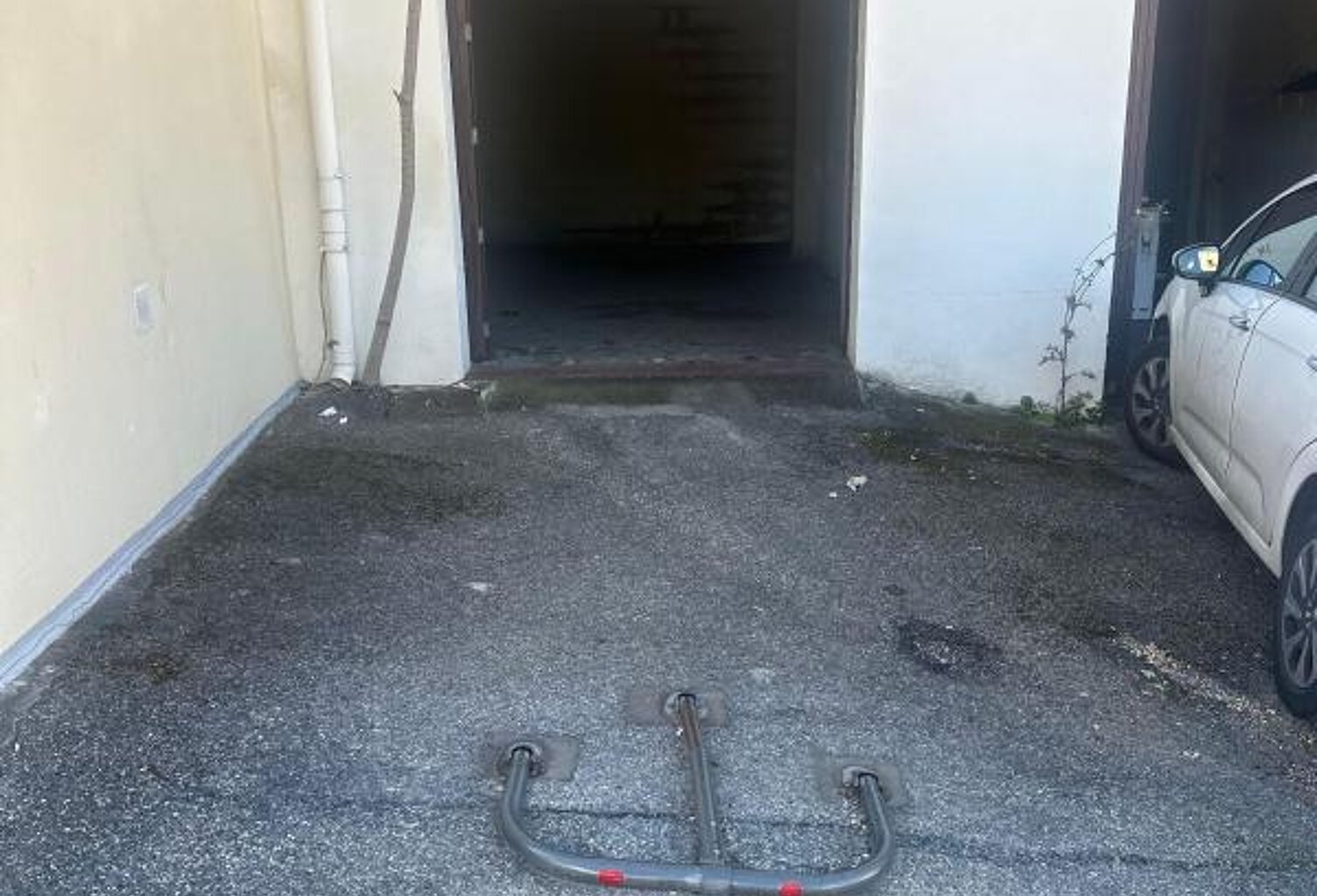 Box fermé + Place de stationnement privative / Village de Saint Jérome 13013 — photo 1
