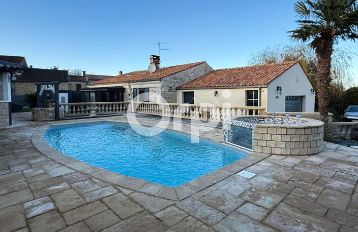 PROCHE SURGERES - Maison avec piscine et jacuzzi — photo 2