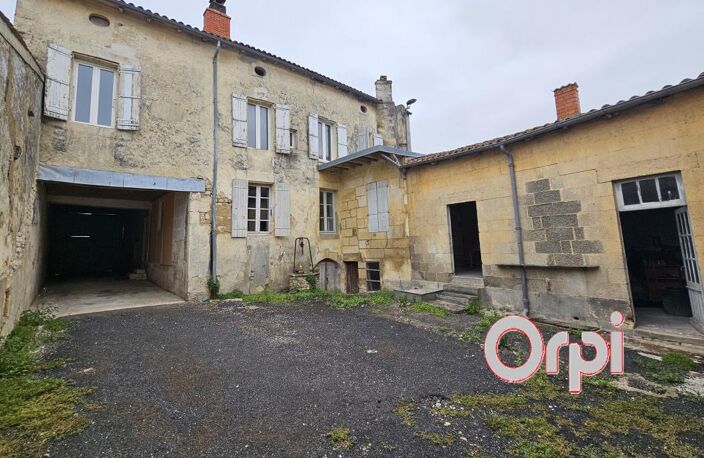 Grande maison à rénover avec dépendances, atelier et jardin clos — photo 4
