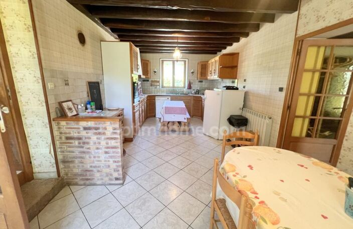 Au coeur du charmant village de Poulaines, une authentique longère de 6 pièces accompagnée de ses dépendances, offrant un cadre de vie paisible et un beau potentiel d'aménagement — photo 4