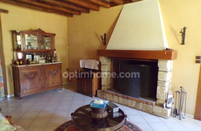 Au coeur du charmant village de Poulaines, une authentique longère de 6 pièces accompagnée de ses dépendances, offrant un cadre de vie paisible et un beau potentiel d'aménagement — photo 5