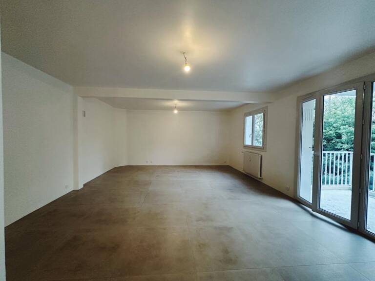 Cannes- Croix-des-Gardes. Grand appartement rénové à vendre 5 pièces avec cave et garage. 422 000 € — photo 1