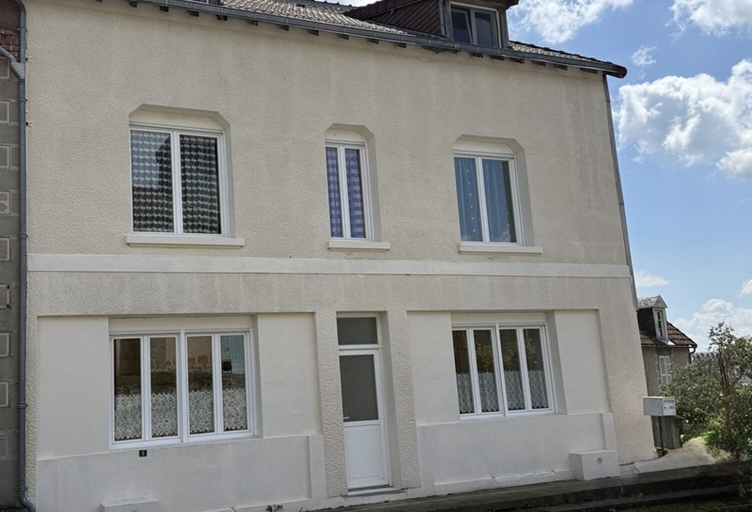 Maison de village, 300m², 10 chambres avec dépendances sur 3489m² de terrain 178 000 € — photo 1