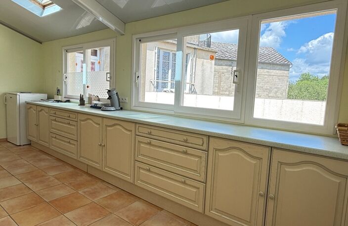 Maison de village, 300m², 10 chambres avec dépendances sur 3489m² de terrain 178 000 € — photo 2