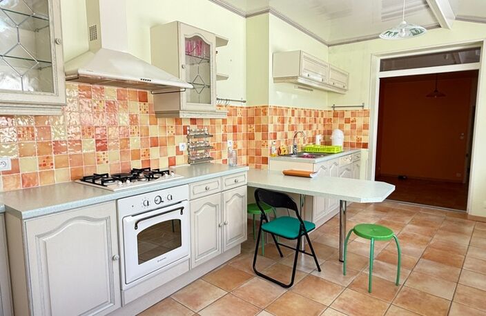Maison de village, 300m², 10 chambres avec dépendances sur 3489m² de terrain 178 000 € — photo 3