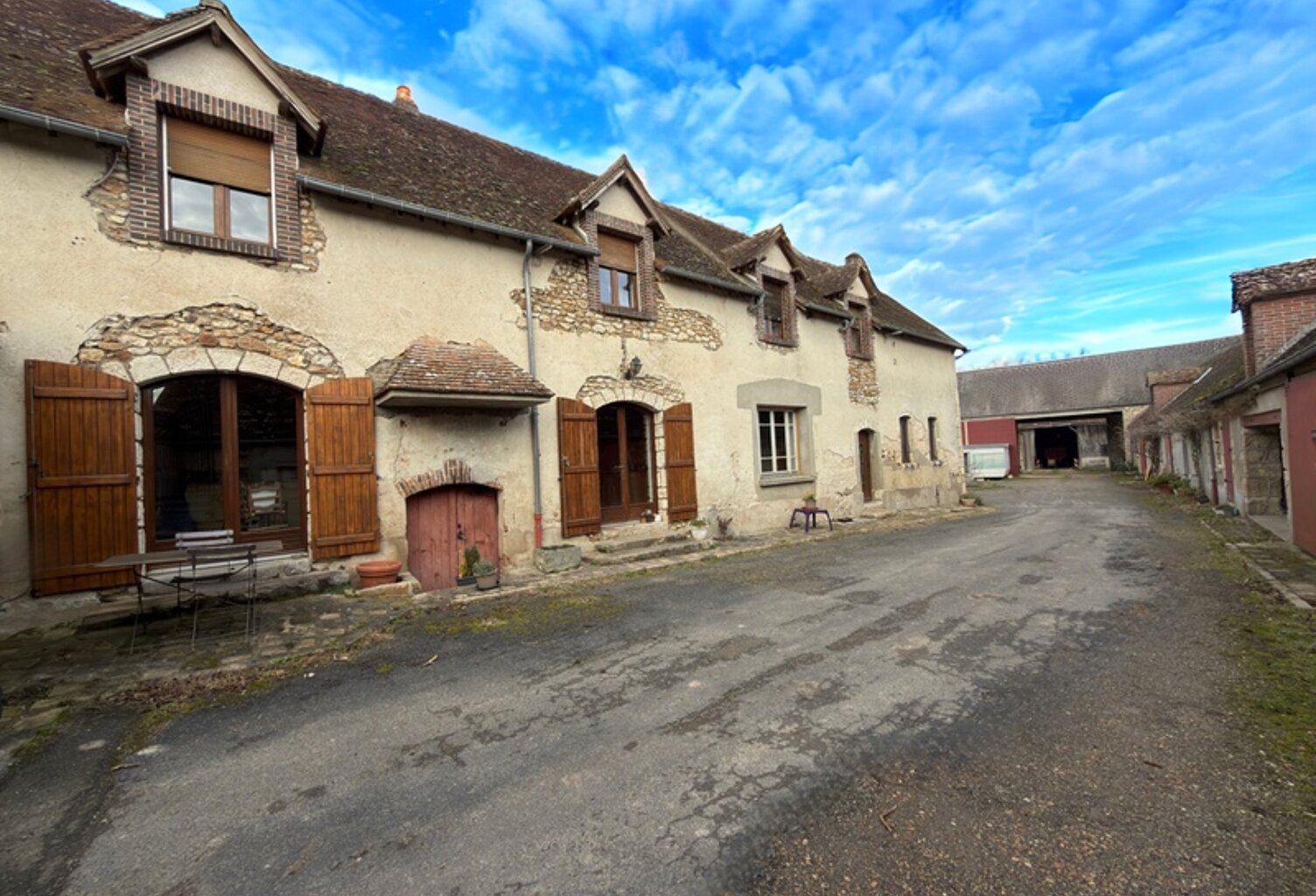 Ferme 9 pièces 260 m2, dépendances 1200 m2 — photo 1