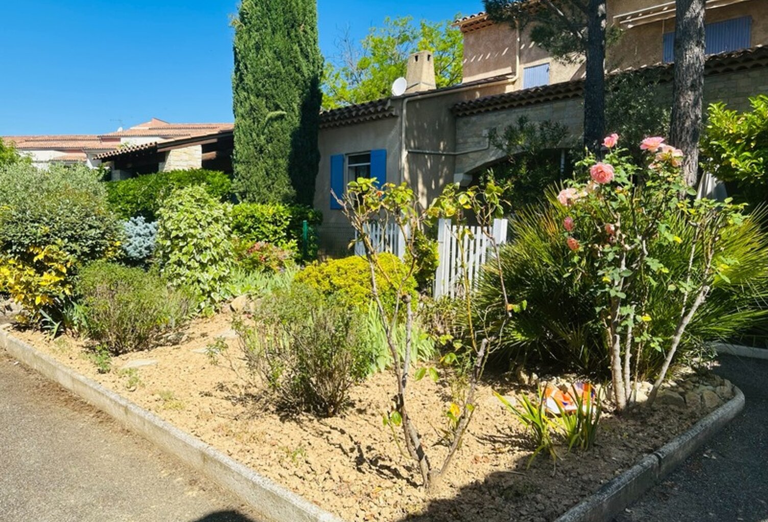 Unique ! Appartement T3 style "Maison" en Rez-de-Jardin à Gréoux les Bains — photo 1