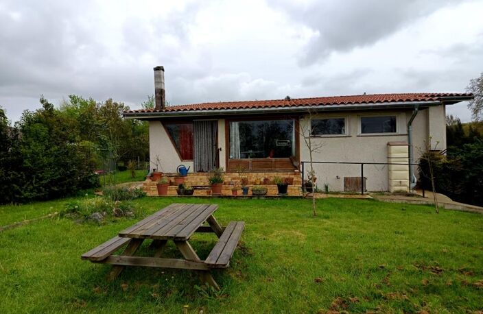 Maison des hauteurs avec vue dégagée et fort potentiel – 1300 m² de terrain — photo 2