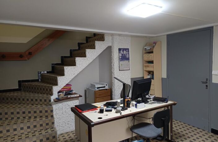 Maison des hauteurs avec vue dégagée et fort potentiel – 1300 m² de terrain — photo 5