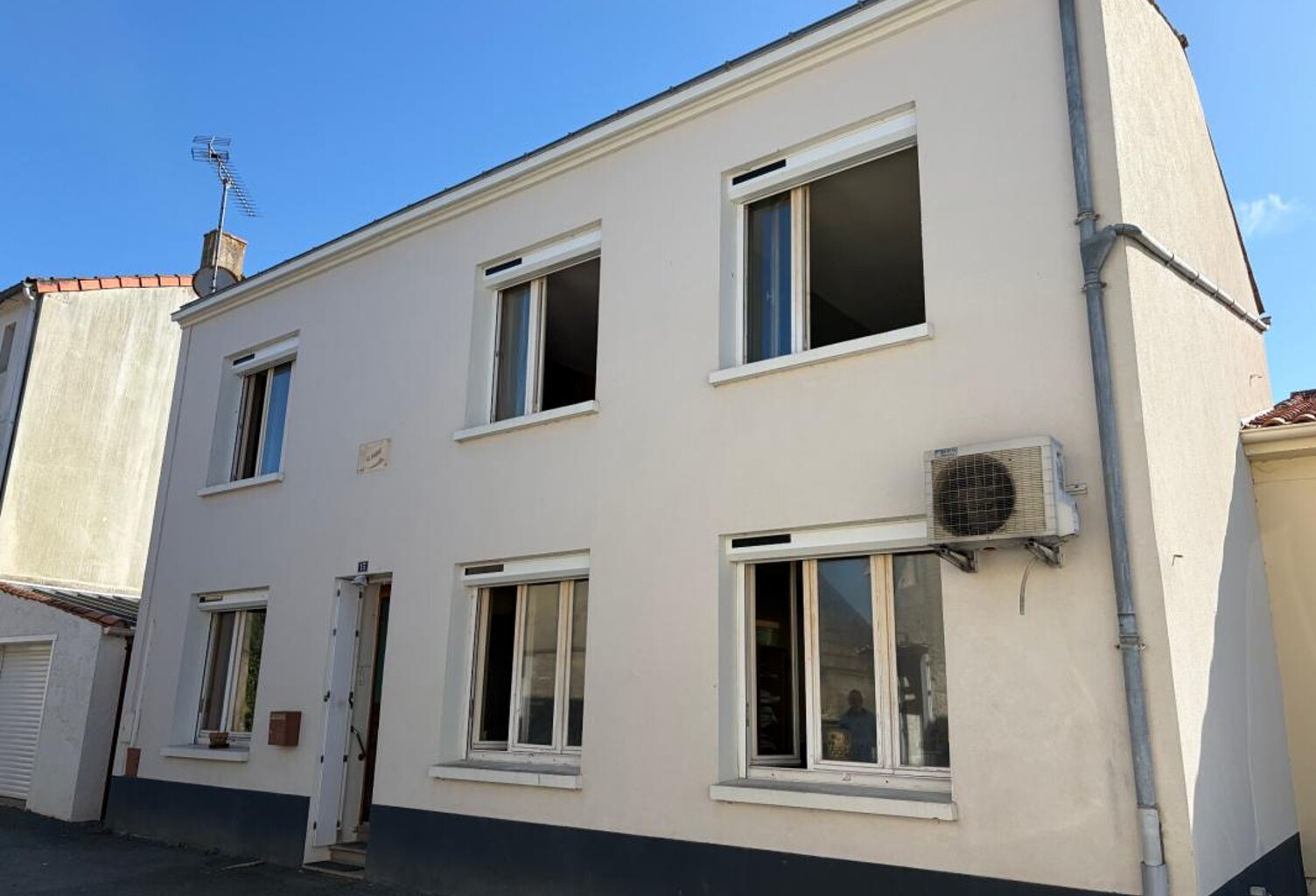 MAREUIL SUR LAY DISSAIS 85320 CALME ABSOLU AVEC TOUT A PIED MAISON A RAFRAICHIR AVEC GARAGE A PRIX FOU — photo 1