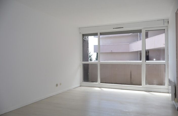 Montpellier Croix d'Argent F2 avec terrasse et parking privatif — photo 2