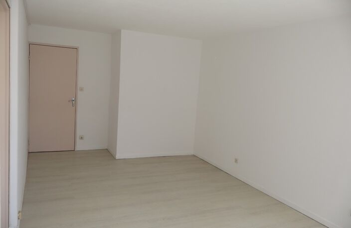 Montpellier Croix d'Argent F2 avec terrasse et parking privatif — photo 3