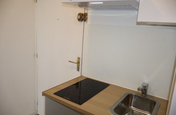 Montpellier Croix d'Argent F2 avec terrasse et parking privatif — photo 4