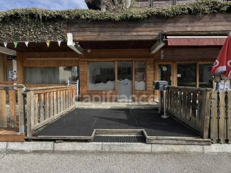 A Vendre : Local pour activité professionnelle ou bureaux au coeur du Grand Bornand - Emplacement stratégique dans une station dynamique — photo 1