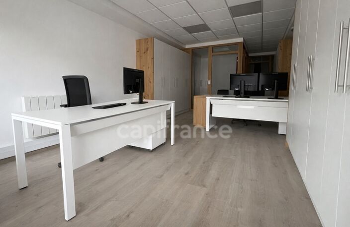 A Vendre : Local pour activité professionnelle ou bureaux au coeur du Grand Bornand - Emplacement stratégique dans une station dynamique — photo 2