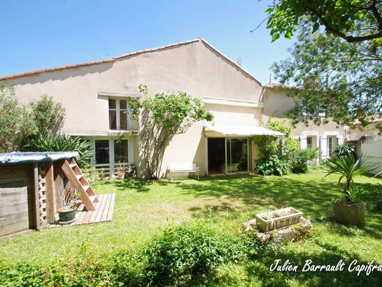 Maison en pierre de 186,64 m² avec 3 chambres rénovée en 1999 sur un terrain de 413 m² — photo 1