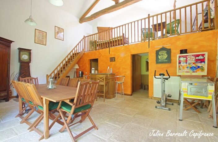 Maison en pierre de 186,64 m² avec 3 chambres rénovée en 1999 sur un terrain de 413 m² — photo 2