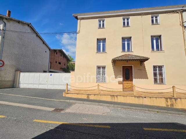 Maison à vendre 8 pièces avec sous-sol garage et dépendances et jardin de 1000 m² CHAMBOST LONGESSAIGNE (69) — photo du bien