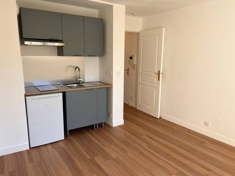 PONTOISE – CENTRE HISTORIQUE – STUDIO AVEC BALCON ET PARKING EN SOUS-SOL — photo 1