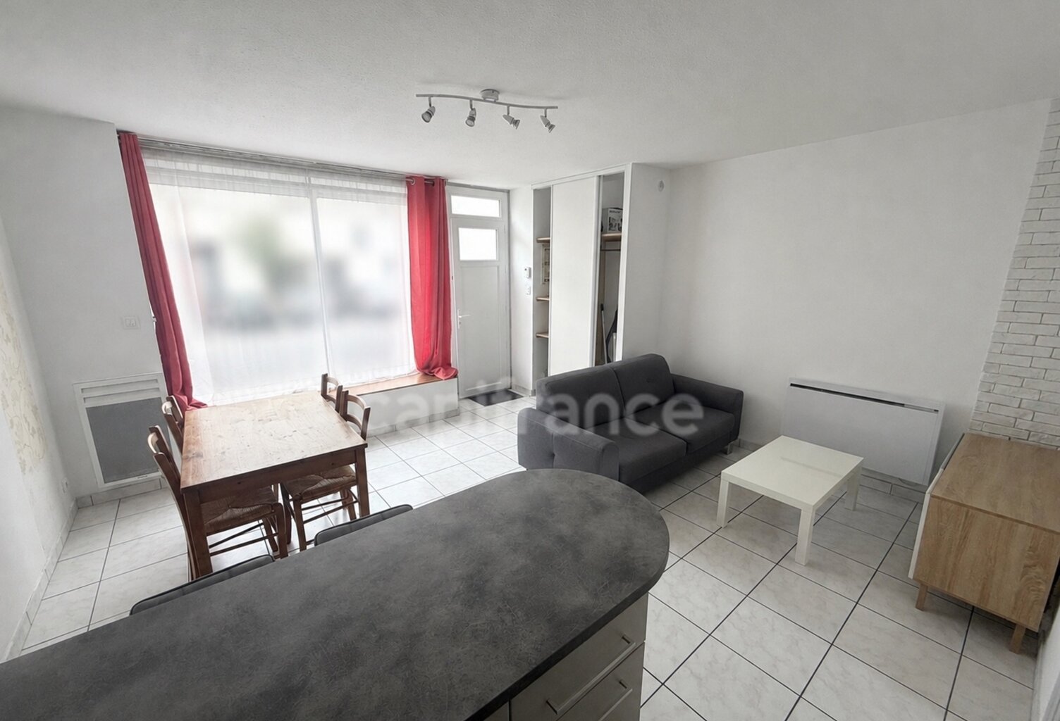 EXCLUSIVITÉ - Appartement à vendre 2 pièces CARHAIX PLOUGUER (29) — photo 1