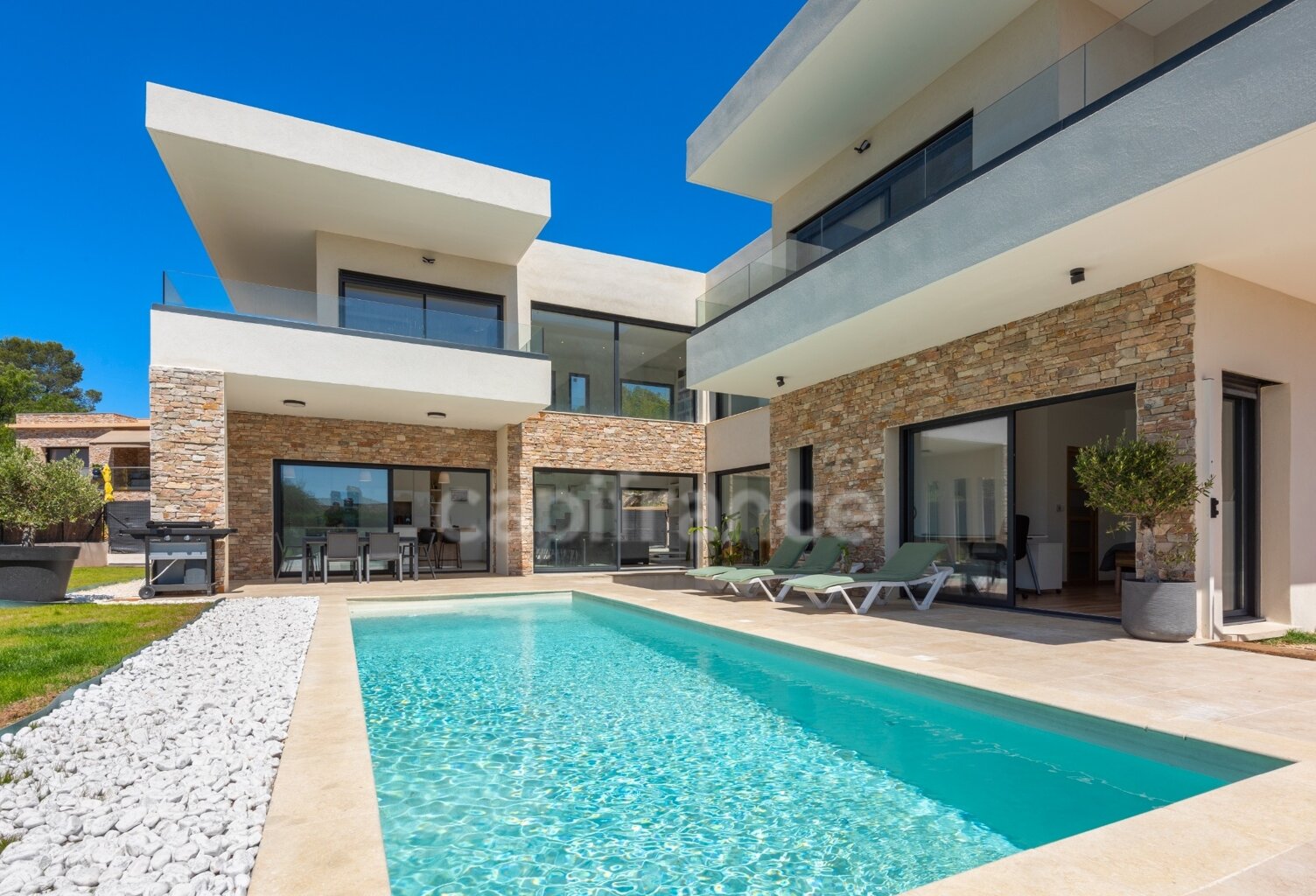 Villa contemporaine récente 8 piéces avec piscine — photo 1