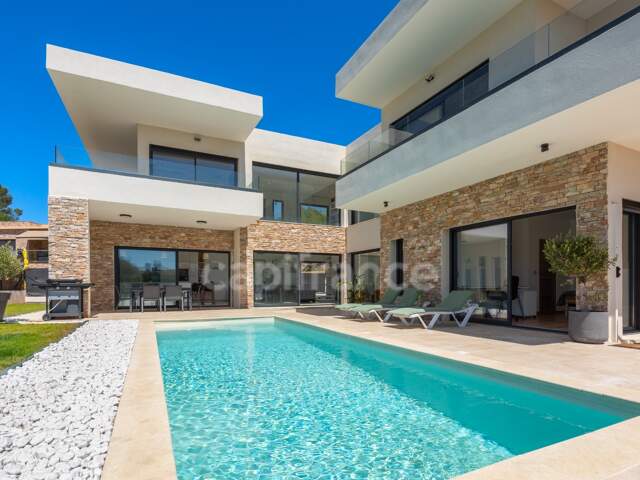 Villa contemporaine récente 8 piéces avec piscine — photo du bien