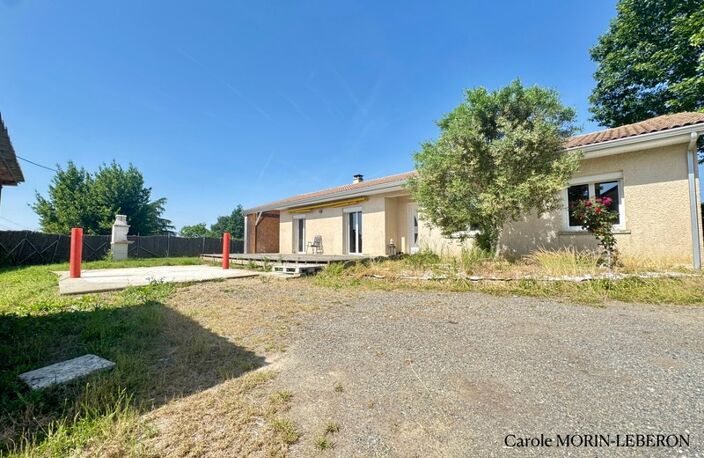 Maison de plain-pied, 4 chambres, double garage et jardin — photo 2