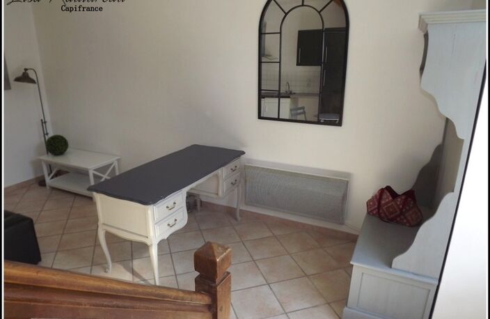Maison à vendre + Appartement en location - Centre historique de MONTAIGU (85) — photo 2