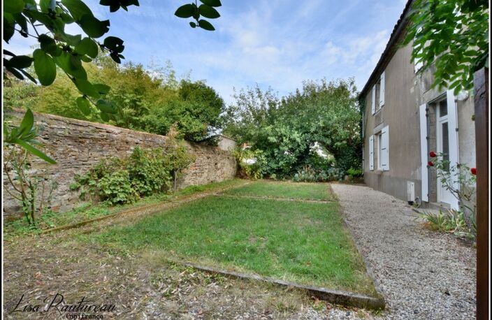 Maison à vendre + Appartement en location - Centre historique de MONTAIGU (85) — photo 4