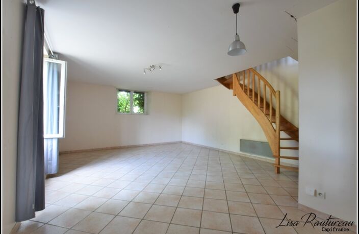 Maison à vendre + Appartement en location - Centre historique de MONTAIGU (85) — photo 5