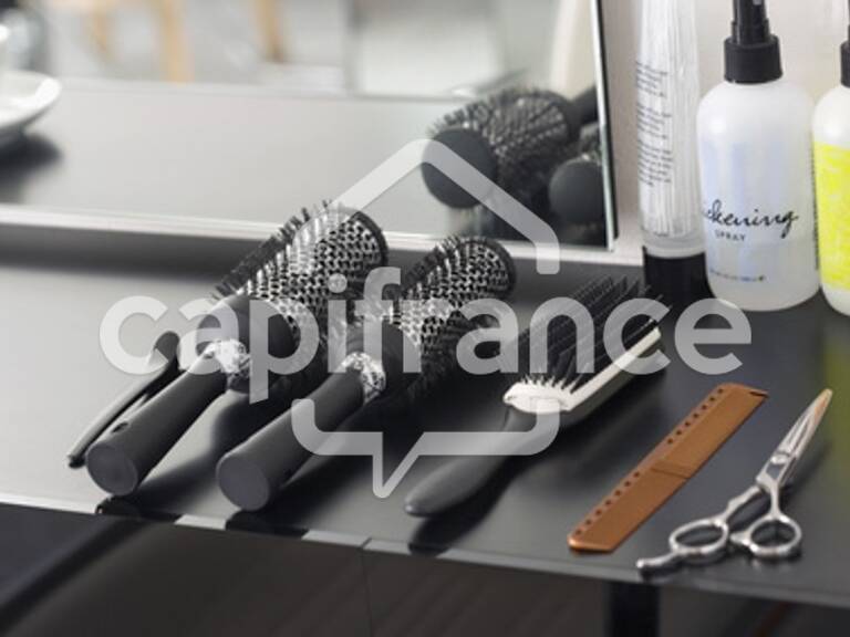salon de coiffure à vendre secteur MEYZIEU (69) salon de coiffure en franchise de 108m2 avec équipe en place — photo 1