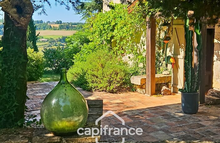 Domaine d’exception de 1,7 hectare – 470 m² habitables – Jusqu’à 20 couchages – Roulotte aménagée – Piscine – Parc arboré aux arbres centenaires — photo 3