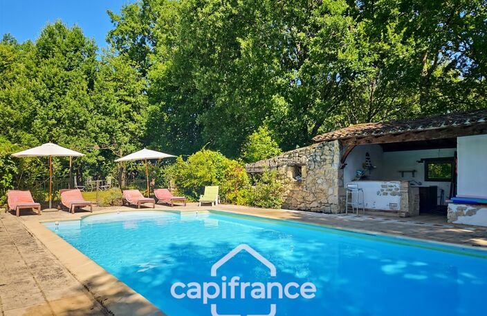 Domaine d’exception de 1,7 hectare – 470 m² habitables – Jusqu’à 20 couchages – Roulotte aménagée – Piscine – Parc arboré aux arbres centenaires — photo 4