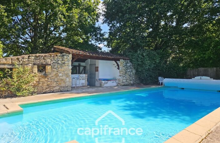 Domaine d’exception de 1,7 hectare – 470 m² habitables – Jusqu’à 20 couchages – Roulotte aménagée – Piscine – Parc arboré aux arbres centenaires — photo 5