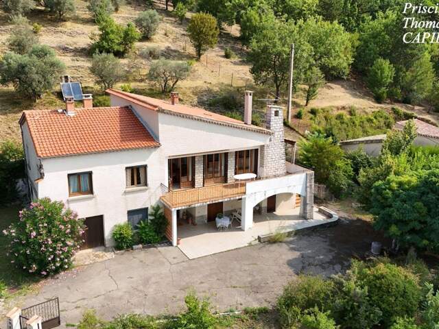 🏡 À VENDRE – Grande villa avec terrain boisé avec une olivette à Sisteron — photo du bien