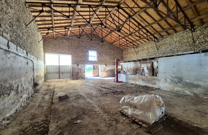 Grange agricole 170 m² avec terrain – Saint-Coutant-le-Grand 17430 — photo 2