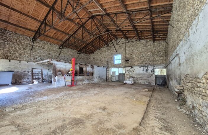 Grange agricole 170 m² avec terrain – Saint-Coutant-le-Grand 17430 — photo 3