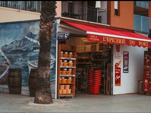Épicerie alimentation de Produits Locaux et Régionaux – Emplacement Premium en Front de Mer - 66 — photo du bien