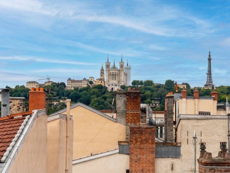RUE TUPIN – MÉTRO CORDELIERS – STUDIO MANSARDÉ : 27,50 m² AU SOL (13,78 m² CARREZ) — photo 1